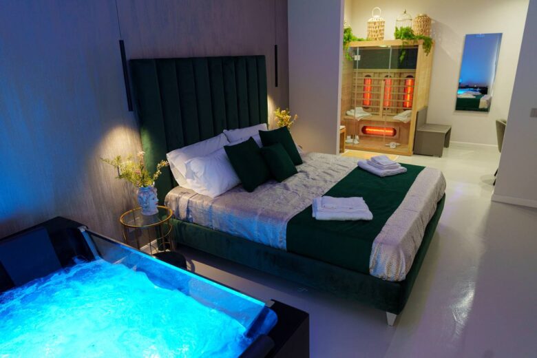 SPA privata con jacuzzi illuminata e sauna a infrarossi - Francy Apartment Suite & SPA Favara